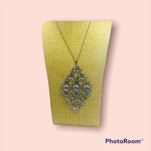 VINTAGE SARAH COVENTRY LARGE SILVER TONE LOTUS FLOWER PENDANT NECKLACE 18"